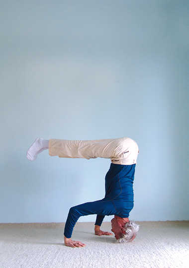 Headstand lowered legs