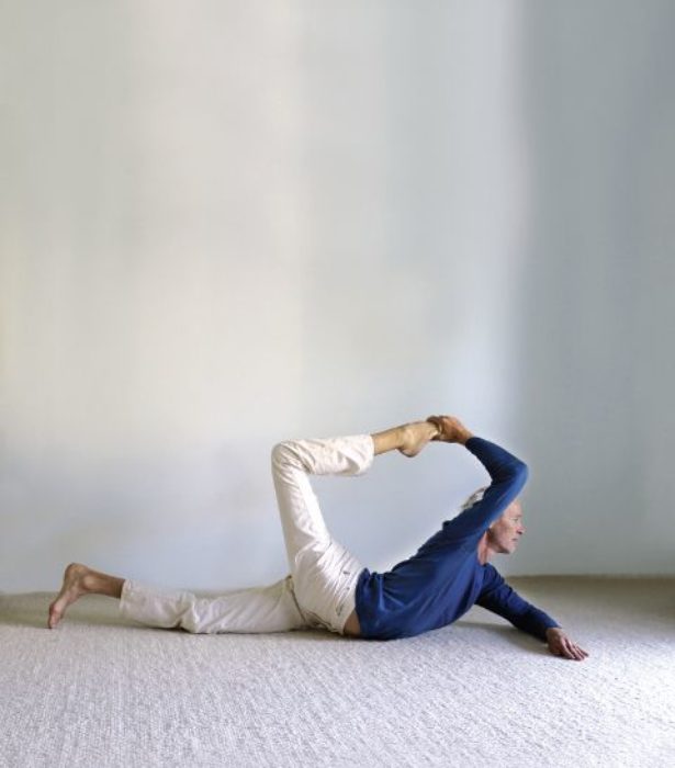 Dhanurasana Variationen und Korrekturen zum Bogen Beiträge zu einem