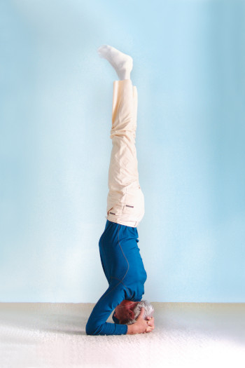 The headstand - vertical line