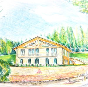 Ökologisches Seminarhaus der Sonnenoase in einer natürlichen Landschaft mit Wiesen und Wald.
